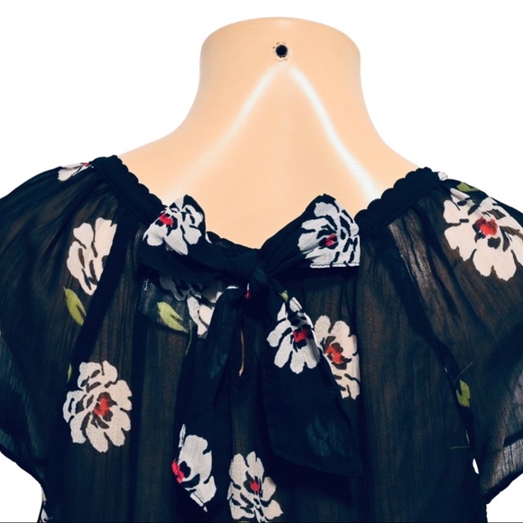 🦋Abercrombie & Fitch Navy Blue Floral Sheer M Top🦋 - Picture 6 of 7